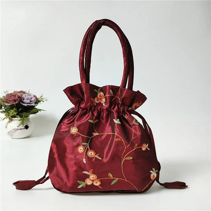 Sac à main bourse en satin avec broderies florales