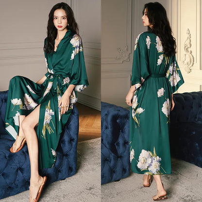 Kimono Long Satin Fleuri - Confortable et Élégant
