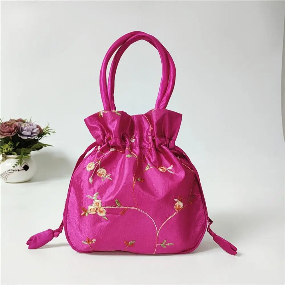 Sac à main bourse en satin avec broderies florales