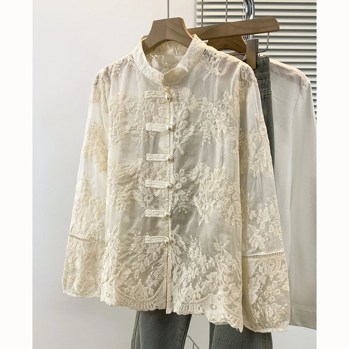 Chemise Femme en Dentelle avec Broderie - Casual Chic