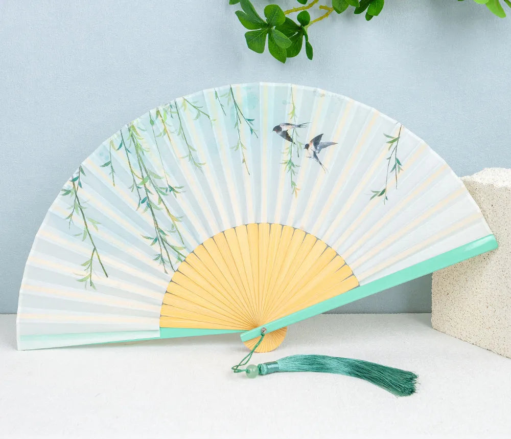Éventail Japonais Pliant en Soie et Bambou – Motif Nature Rétro