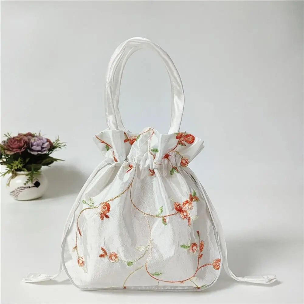 Sac à main bourse en satin avec broderies florales