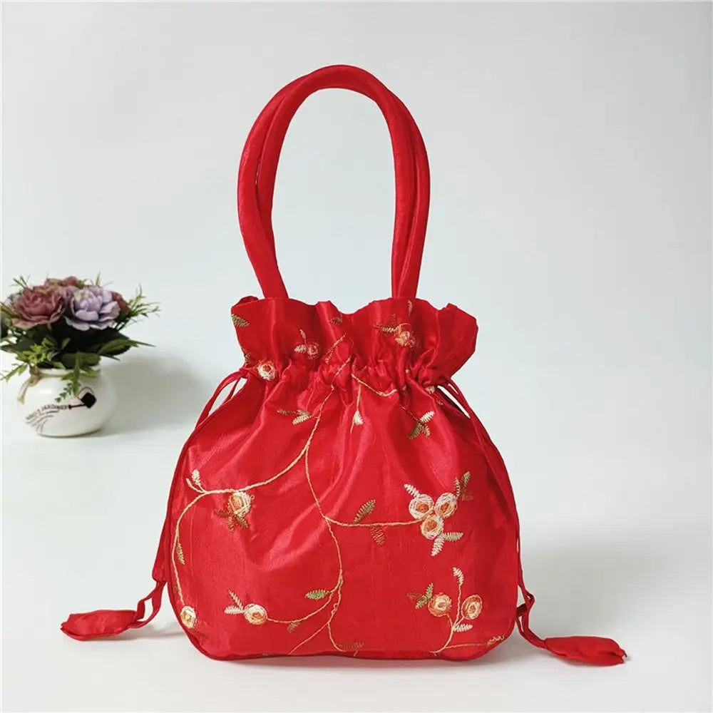 Sac à main bourse en satin avec broderies florales