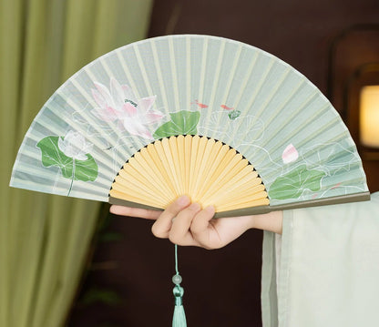Éventail Japonais Pliant en Soie et Bambou – Motif Nature Rétro