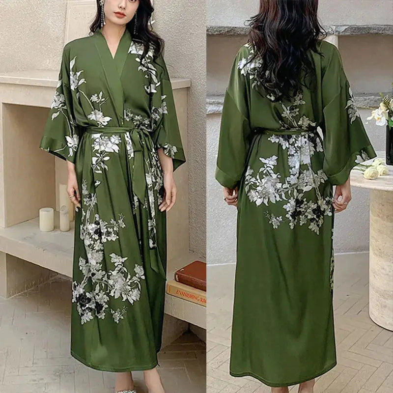 Kimono Long Fleuri en Satin - Confort & Élégance