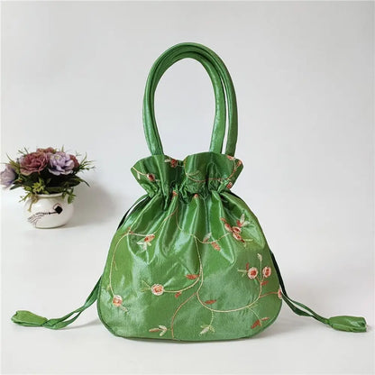 Sac à main bourse en satin avec broderies florales