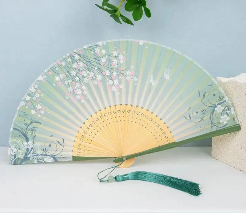 Éventail Japonais Pliant en Soie et Bambou – Motif Nature Rétro