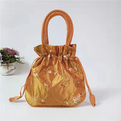 Sac à main bourse en satin avec broderies florales