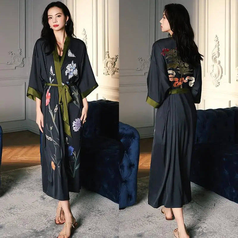 Kimono Long Fleuri en Satin Noir pour Femme