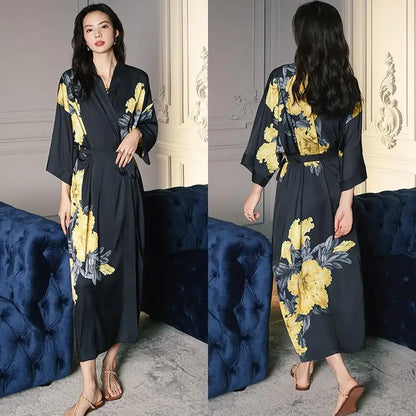Kimono Long Satiné Noir Fleuri Femme - Confort & Élégance
