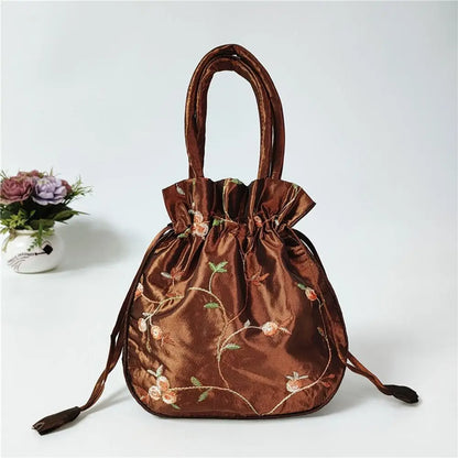 Sac à main bourse en satin avec broderies florales
