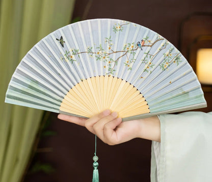 Éventail Japonais Pliant en Soie et Bambou – Motif Nature Rétro