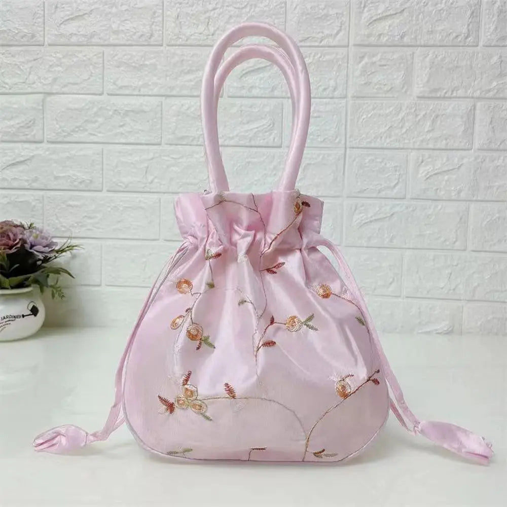 Sac à main bourse en satin avec broderies florales