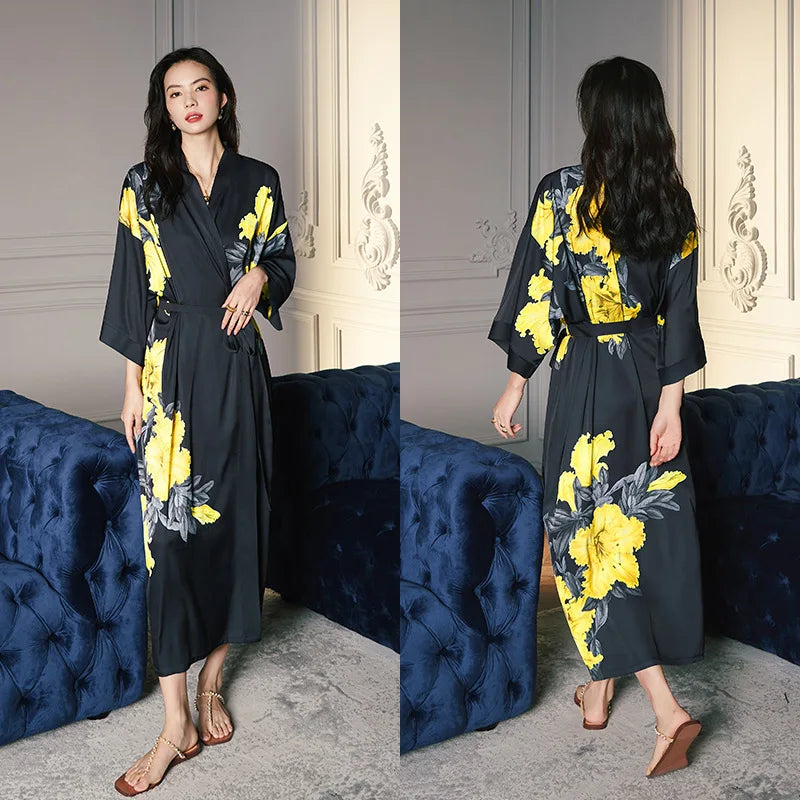 Kimono Long Satin Fleuri - Chic et Confortable