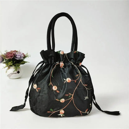 Sac à main bourse en satin avec broderies florales