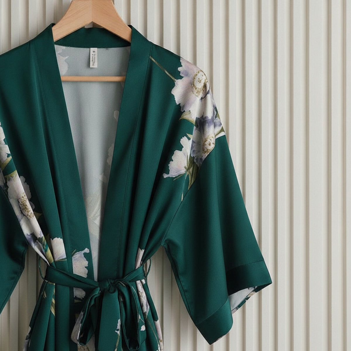 Kimono Long Satin Fleuri Femme - Robe de Chambre Confortable et Élégante