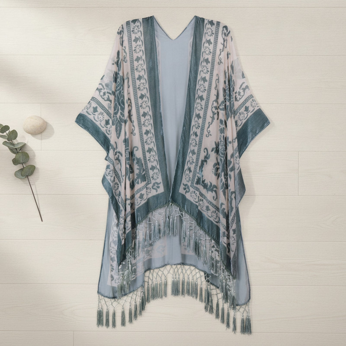 Kimono Court Fleuri en Nylon et Velours - Style National