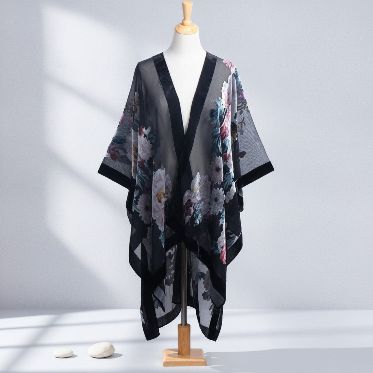 Kimono Court Fleuri en Nylon et Velours - WeHello