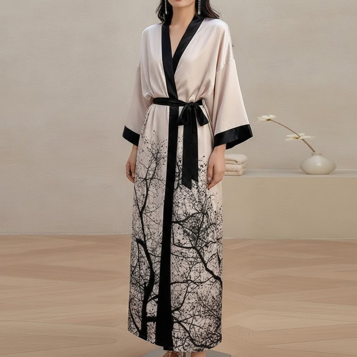Kimono Long Fleuri en Satin Noir pour Femme - Taille Unique