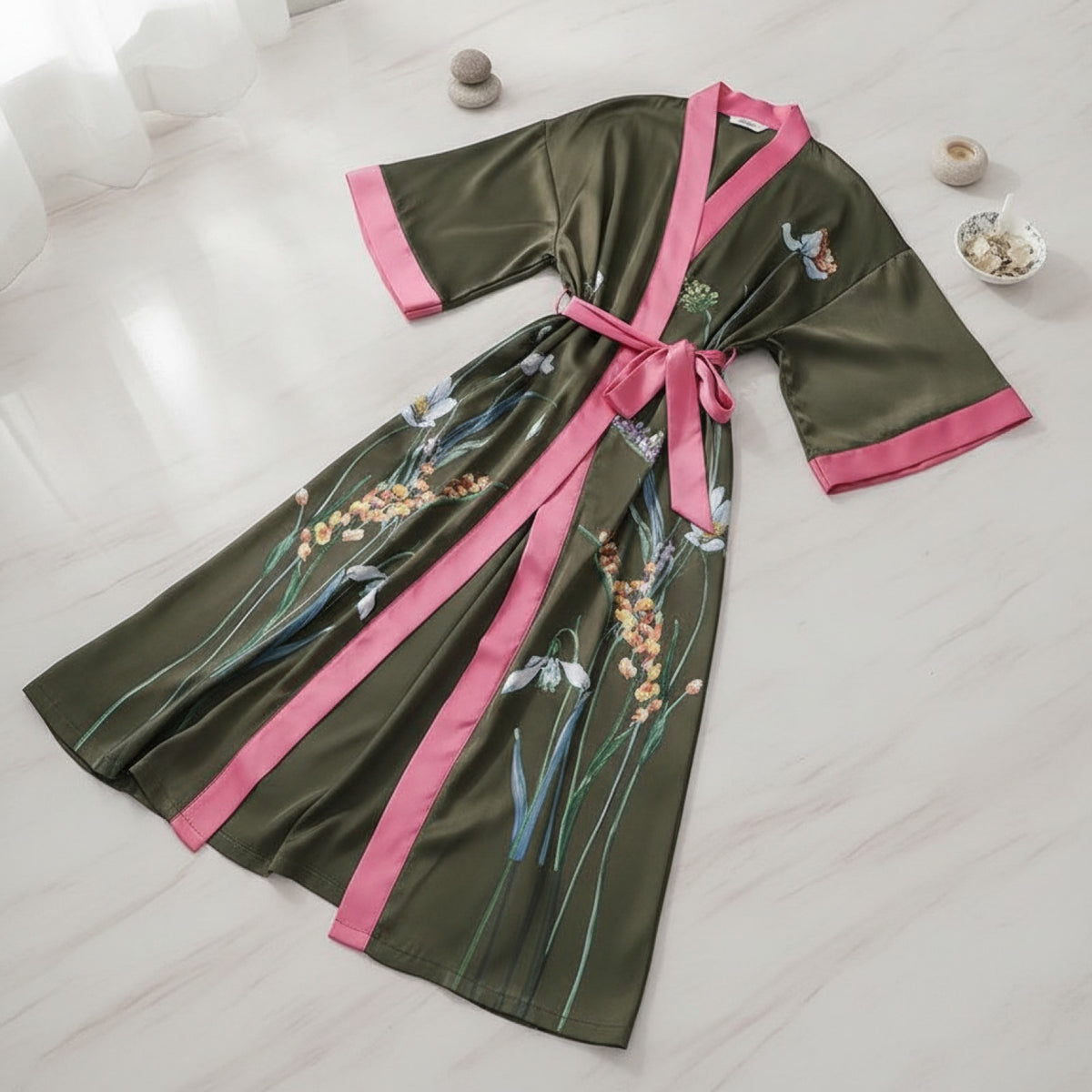 Kimono Long Fleuri en Satin pour Femme - Style Vintage et Confortable