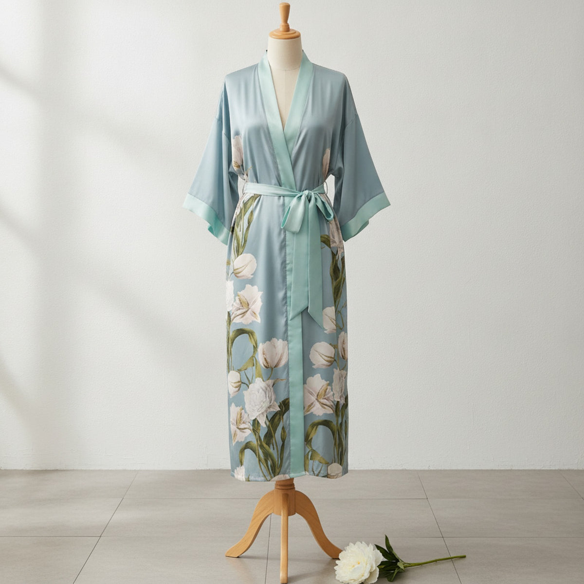Kimono Long Fleuri en Satin pour Femme - Confort & Élégance